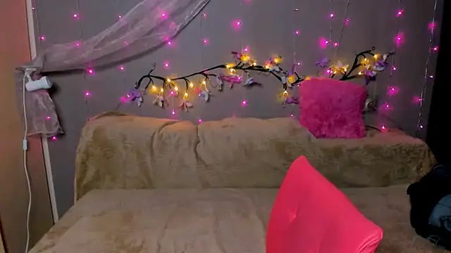 Kitty Mila online show from December 18, 2025, 11:03 am