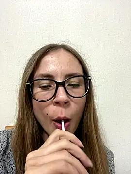 Snapshot of SophieDesire chatting on September 17, 2025, 7:49 pm SophieDesire online show from September 17, 2025, 7:49 pm