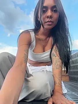 GiorgiaLuxee online show from December 17, 2025, 10:15 pm