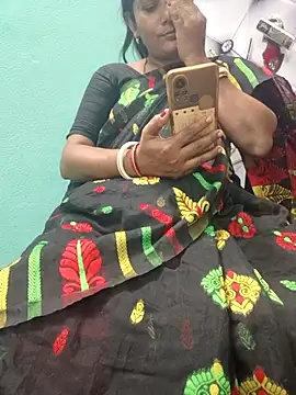 Snapshot of desi_boudi87 chatting on September 24, 2025, 11:17 am desi boudi87 online show from September 24, 2025, 11:17 am