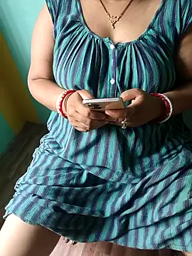 Snapshot of desi_boudi87 chatting on April 20, 2026, 6:38 am desi boudi87 online show from April 20, 2026, 6:38 am