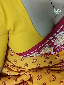 Snapshot of desi_boudi87 chatting on April 21, 2026, 3:29 pm desi boudi87 online show from April 21, 2026, 3:29 pm