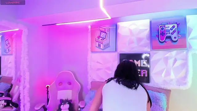 Snapshot of LindaWz_ chatting on January 9, 2026, 5:14 am LindaWz online show from January 9, 2026, 5:14 am