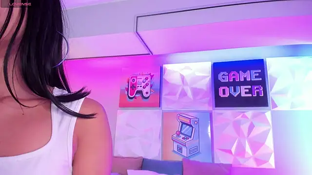 LindaWz  online show from November 22, 2025, 4:33 am