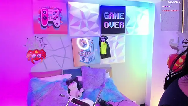 LindaWz  online show from November 1, 2025, 5:03 am