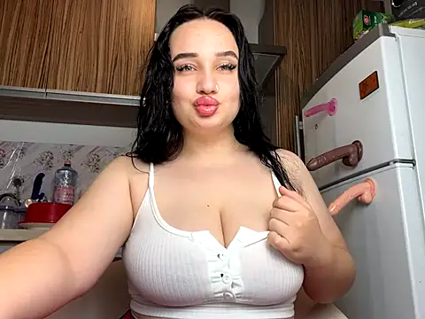 Snapshot of curvybombb chatting on October 15, 2025, 6:05 pm curvybombb online show from October 15, 2025, 6:05 pm