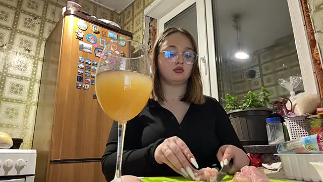 Snapshot of IvyGlimpse chatting on October 13, 2025, 6:09 pm IvyGlimpse online show from October 13, 2025, 6:09 pm