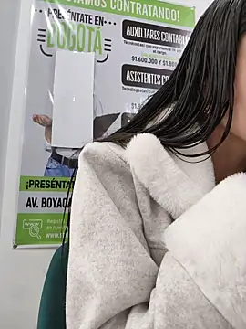 Snapshot of CHARLOTTE__05 chatting on December 4, 2025, 12:04 pm CHARLOTTE 05 online show from December 4, 2025, 12:04 pm