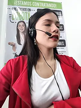 Snapshot of CHARLOTTE__05 chatting on November 12, 2025, 12:53 pm CHARLOTTE 05 online show from November 12, 2025, 12:53 pm