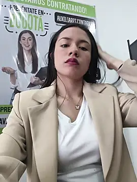 Snapshot of CHARLOTTE__05 chatting on December 1, 2025, 12:06 pm CHARLOTTE 05 online show from December 1, 2025, 12:06 pm