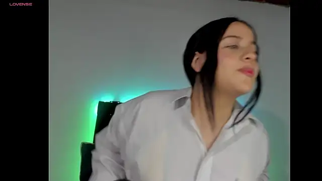 Mollykarterr online show from October 22, 2025, 3:06 am