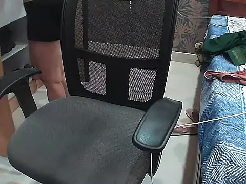 Dark choclate99 online show from November 4, 2025, 1:37 pm