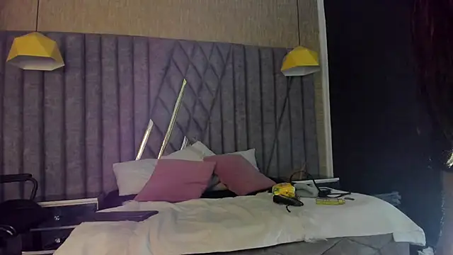 Boss Domiinator online show from November 13, 2025, 3:32 am