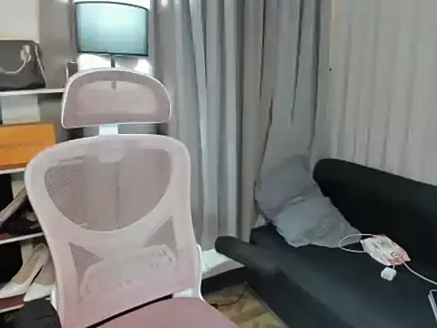 Snapshot of Seductive_Margaux chatting on December 16, 2025, 11:14 am Seductive Margaux online show from December 16, 2025, 11:14 am