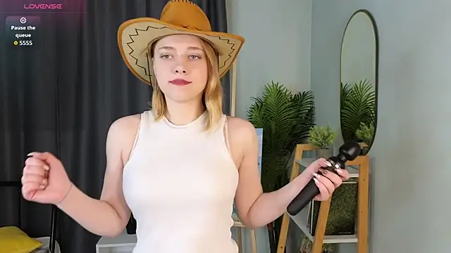 HollieCollelo online show from November 6, 2025, 3:21 am