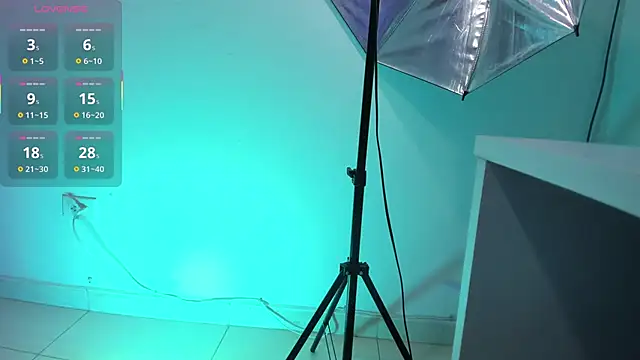 Snapshot of Alana_wish1 chatting on September 10, 2025, 4:00 am Alana wish1 online show from September 10, 2025, 4:00 am