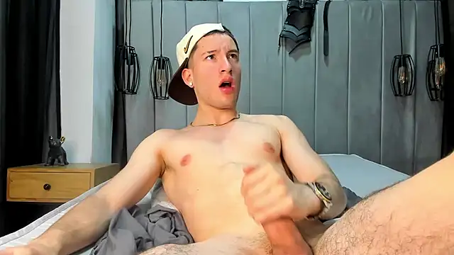 HunterHeat  online show from November 30, 2025, 12:11 am