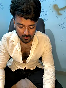 Snapshot of MeekBatgirl chatting on October 28, 2025, 5:34 pm MeekBatgirl online show from October 28, 2025, 5:34 pm