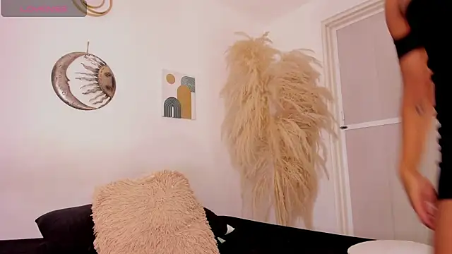 AnnPricess online show from February 11, 2026, 5:24 pm