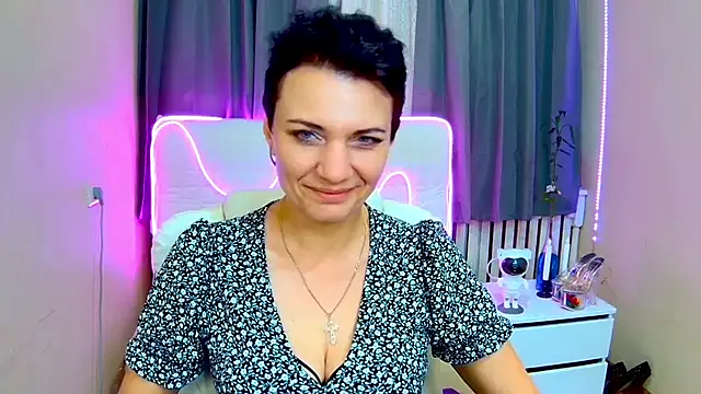 AvaSaturnian online show from September 14, 2025, 6:14 am