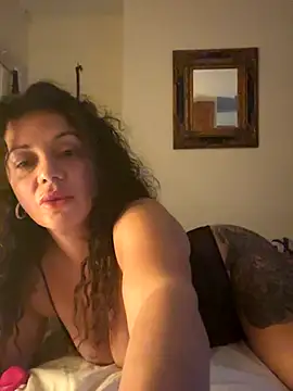 caramelandCurls online show from September 13, 2025, 9:48 pm