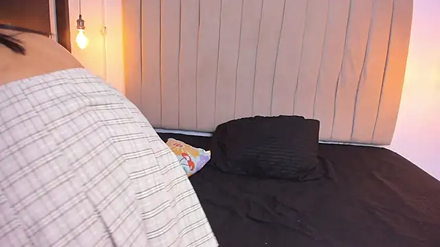 Snapshot of escar_let chatting on October 8, 2025, 7:25 pm escar let online show from October 8, 2025, 7:25 pm