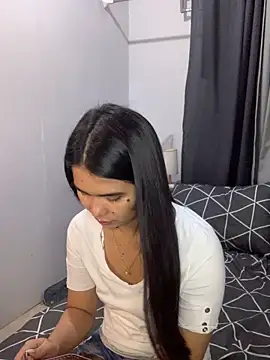 AngelHille online show from December 5, 2025, 5:00 pm