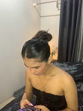 AngelHille online show from November 18, 2025, 5:38 pm