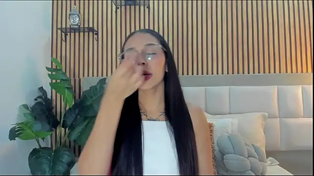 Roseaurora online show from February 10, 2026, 12:48 pm