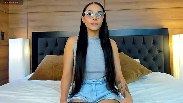 Roseaurora online show from March 29, 2026, 1:35 pm