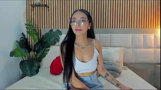 Roseaurora online show from February 7, 2026, 12:24 pm