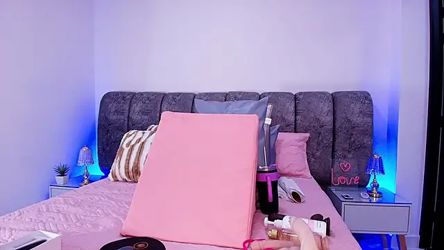 sweegirl69 online show from November 14, 2025, 12:09 pm