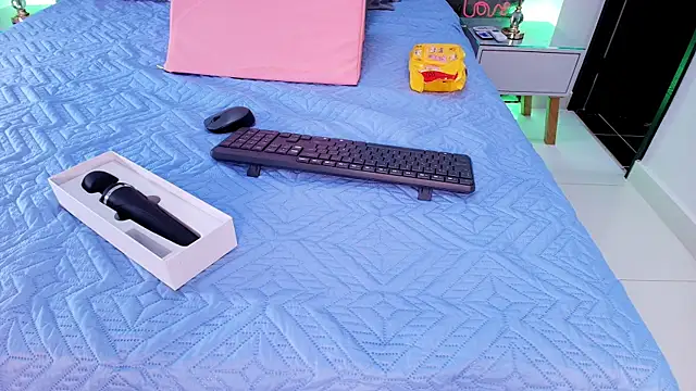 sweegirl69 online show from November 13, 2025, 11:58 am