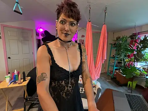 Snapshot of kinkycanner chatting on April 11, 2026, 11:08 pm kinkycanner online show from April 11, 2026, 11:08 pm