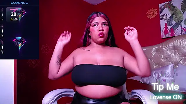 Snapshot of Violet-Flow chatting on November 22, 2025, 7:13 pm Violet-Flow online show from November 22, 2025, 7:13 pm