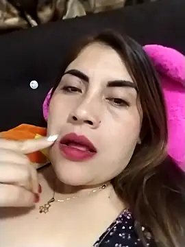 Snapshot of Camila_latina_0 chatting on October 22, 2025, 5:07 am Camila latina 0 online show from October 22, 2025, 5:07 am