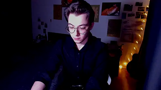 Snapshot of tyler_bergg chatting on May 10, 2026, 12:47 am tyler bergg online show from May 10, 2026, 12:47 am