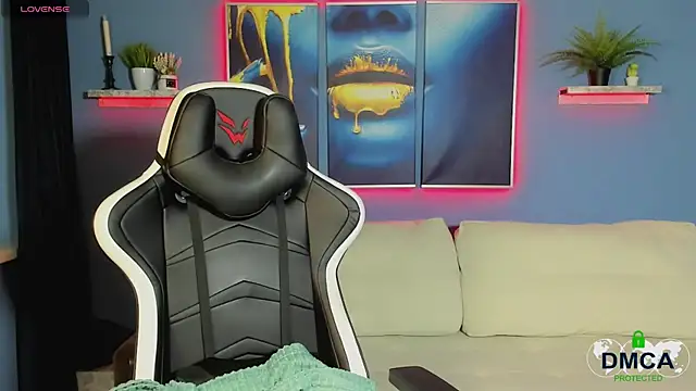 Snapshot of Roxy_foxi chatting on November 28, 2025, 1:06 am Roxy foxi online show from November 28, 2025, 1:06 am