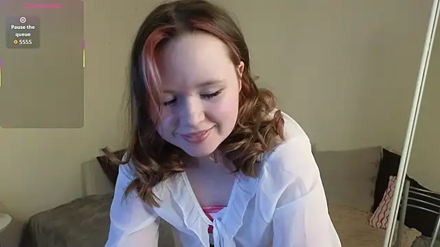Snapshot of Sweetie_Hope chatting on April 17, 2026, 4:43 pm Sweetie Hope online show from April 17, 2026, 4:43 pm