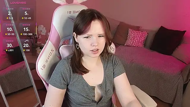 Snapshot of Sweetie_Hope chatting on March 8, 2026, 4:43 pm Sweetie Hope online show from March 8, 2026, 4:43 pm