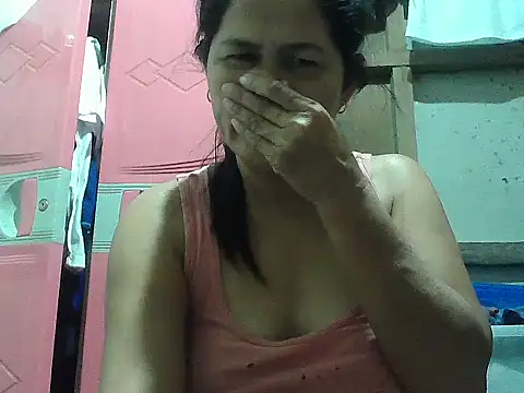 hotmama 063 online show from October 9, 2025, 10:38 am