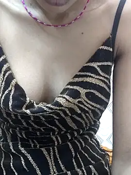 Snapshot of Aidakhan1212 chatting on November 18, 2025, 10:18 am Aidakhan1212 online show from November 18, 2025, 10:18 am