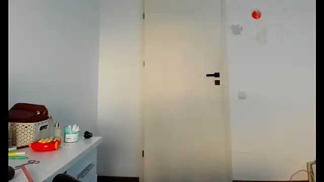 Snapshot of crystalxx18 chatting on October 24, 2025, 6:45 am crystalxx18 online show from October 24, 2025, 6:45 am