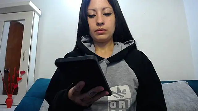 Snapshot of Taylormegan chatting on December 5, 2025, 12:54 am Taylormegan online show from December 5, 2025, 12:54 am