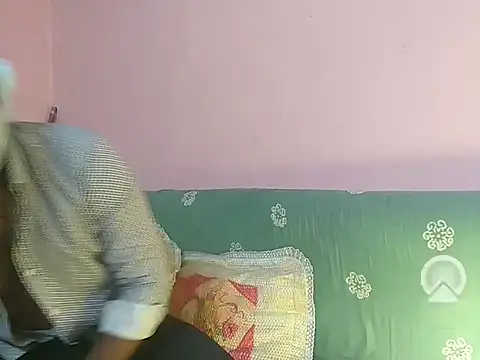 Snapshot of milkyseduce chatting on September 17, 2025, 12:29 pm milkyseduce online show from September 17, 2025, 12:29 pm