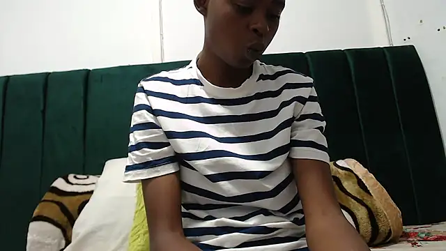 SweetSlenderChoc online show from January 17, 2026, 10:13 pm