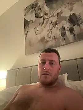 Snapshot of Londonlad818 chatting on February 18, 2026, 7:21 pm Londonlad818 online show from February 18, 2026, 7:21 pm