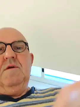 Oldmenhot66 online show from March 29, 2026, 5:20 am