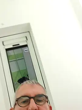 Snapshot of Oldmenhot66 chatting on October 18, 2025, 4:25 am Oldmenhot66 online show from October 18, 2025, 4:25 am