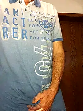 Snapshot of Oldmenhot66 chatting on October 6, 2025, 2:07 pm Oldmenhot66 online show from October 6, 2025, 2:07 pm